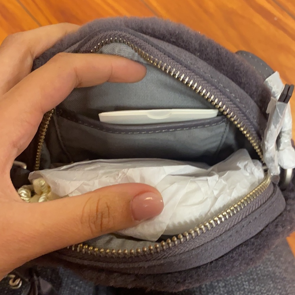 UGG Bailey Bow Suede Crossbody GREY - Picture 7 of 11